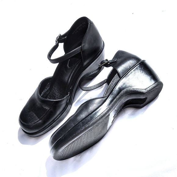 Dansko Shoes - Dansko Mary Jane black textured clog snakeskin